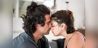 Michelle Renaud comparte fotografías de su parto en casa con sus seguidores de Instagram Michelle Renaud comparte fotografías de su parto en casa con sus seguidores de Instagram