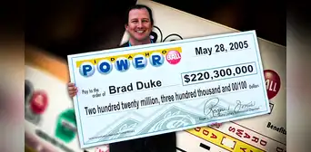 El hombre que obtuvo US$1.220 millones tras ganar lotería de Powerball e invertirlo por 10 años en Estados Unidos