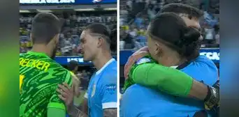 Darwin Núñez consoló al arquero Alisson tras la clasificación de Uruguay sobre Brasil Darwin Núñez consoló al arquero Alisson tras la clasificación de Uruguay sobre Brasil