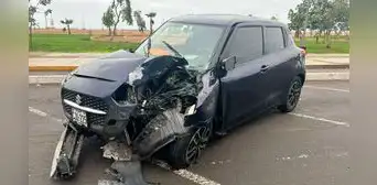 Despiste de auto en la Costa Verde deja 2 personas heridas a la altura de malecón de Magdalena Despiste de auto en la Costa Verde deja 2 personas heridas a la altura de malecón de Magdalena