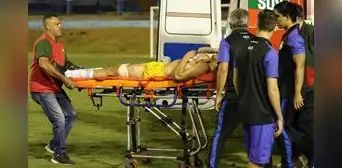 Brasil: policía entra a la cancha y le dispara a un futbolista en la pierna tras el final de un partido Brasil: policía entra a la cancha y le dispara a un futbolista en la pierna tras el final de un partido