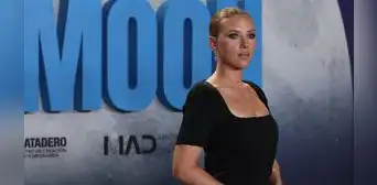 Scarlett Johansson, arremete contra Donald Trump y se declara "100%Biden" Scarlett Johansson, arremete contra Donald Trump y se declara "100%Biden"