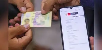 Si mi licencia de conducir física está vencida y la PNP me interviene, ¿puedo mostrar mi brevete electrónico?