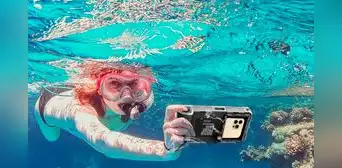 ¿Quieres tomar fotos bajo el agua, pero tu celular no soporta? Este accesorio te permite lograrlo ¿Quieres tomar fotos bajo el agua, pero tu celular no soporta? Este accesorio te permite lograrlo