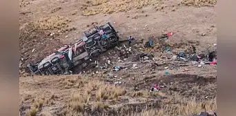 Fatal accidente en la ruta Ayacucho-Huancavelica deja 29 muertos y 17 heridos tras despiste de bus Molina Unión Fatal accidente en la ruta Ayacucho-Huancavelica deja 29 muertos y 17 heridos tras despiste de bus Molina Unión