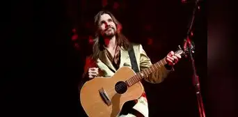 Juanes sorprende al preparar ceviche junto a Rodrigo Fernandini y cantar tema de Chabuca Granda Juanes sorprende al preparar ceviche junto a Rodrigo Fernandini y cantar tema de Chabuca Granda