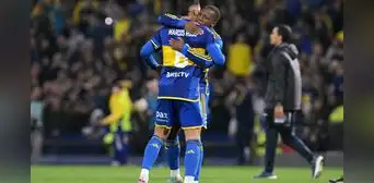 Hinchas de Boca Juniors se rinden ante Luis Advíncula tras triunfo en Sudamericana: "Tiene que ser el capitán"