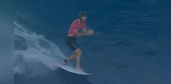 ¡Alonso Correa clasificó a los cuartos de final! Venció en surf al sudafricano Jordy Smith en los Juegos Olímpicos París 2024