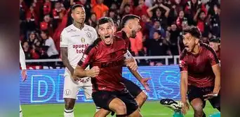 Melgar se bajó a Universitario: venció 1-0 a los cremas con un jugador menos en Arequipa Melgar se bajó a Universitario: venció 1-0 a los cremas con un jugador menos en Arequipa