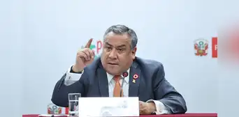Gustavo Adrianzen critica denuncia de la Fiscalía contra Dina Boluarte y la califica de inconsecuente