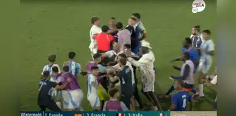 Jugadores de Argentina y Francia se pelearon en el campo tras final del partido por los Juegos Olímpicos 2024 Jugadores de Argentina y Francia se pelearon en el campo tras final del partido por los Juegos Olímpicos 2024
