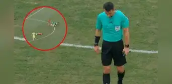 Árbitro de España vs. Marruecos sufrió insólita lesión: jugador lo 'atropelló' y tuvo que ser cambiado Árbitro de España vs. Marruecos sufrió insólita lesión: jugador lo 'atropelló' y tuvo que ser cambiado