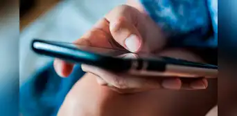 Expertos revelan por qué lo que conversas con tus amigos luego aparece como publicidad en tu teléfono