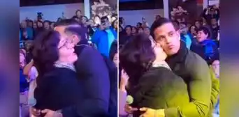 Christian Domínguez comparte emotiva escena con su madre en pleno concierto: “Mi mamá es lo máximo” Christian Domínguez comparte emotiva escena con su madre en pleno concierto: “Mi mamá es lo máximo”