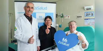 Médicos de hospital de Essalud extraen dos tumores a adulto mayor de 74 años: paciente creía que tenía gastritis
