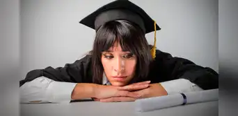 Estudio revela qué carreras con más graduados en Colombia no tienen futuro laboral: ¿cuáles son?