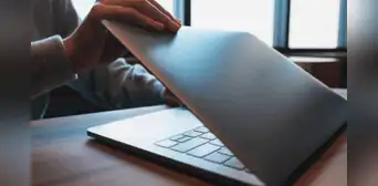 ¿Por qué jamás debes cerrar la tapa de tu laptop antes de que se apague por completo? ¿Por qué jamás debes cerrar la tapa de tu laptop antes de que se apague por completo?