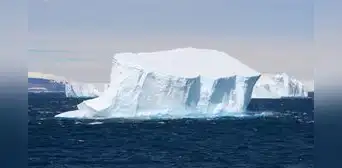 El iceberg más grande del mundo que está girando en medio del océano: se desprendió en 1986 El iceberg más grande del mundo que está girando en medio del océano: se desprendió en 1986