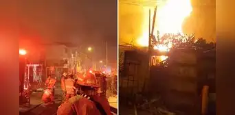 Incendio en Villa El Salvador: 9 unidades de bomberos trabajan para controlar fuego Incendio en Villa El Salvador: 9 unidades de bomberos trabajan para controlar fuego