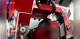 Delincuente se hace pasar como cliente y asalta casa de apuestas en el Callao en solo 30 segundos Delincuente se hace pasar como cliente y asalta casa de apuestas en el Callao en solo 30 segundos