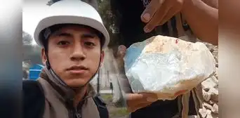 Universitario de la UNI sale de excursión y encuentra mina de piedras preciosas en su camino: "Me lo voy a llevar"