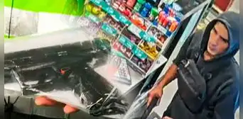 Capturan a 'Apretón', delincuente que usaba una pistola de juguete para asaltar minimarkets en SJM Capturan a 'Apretón', delincuente que usaba una pistola de juguete para asaltar minimarkets en SJM