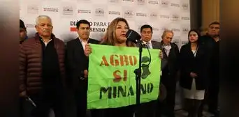 Agricultores del Valle de Tambo denuncian que el gobierno busca imponer Tía María sin licencia social Agricultores del Valle de Tambo denuncian que el gobierno busca imponer Tía María sin licencia social