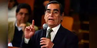Oscar Ugarte renuncia como director de Escuela Nacional de Salud Pública por cambios en prueba Serum Oscar Ugarte renuncia como director de Escuela Nacional de Salud Pública por cambios en prueba Serum