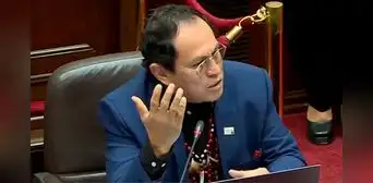 Segundo Montalvo es ignorado tras pedir 3 vivas en el Congreso: "¿No son congresistas del bicentenario?"