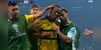 Hinchas de Boca respaldan a Advíncula pese a su roja a los 30 segundos: "El único que siempre dejó todo"