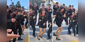 "Estoy en una cabina de internet": Graduados de Ingeniería Civil de la UNA Puno celebran con tema viral "Estoy en una cabina de internet": Graduados de Ingeniería Civil de la UNA Puno celebran con tema viral