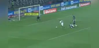 Kevin Serna anotó golazo en Brasil: dejó en el suelo al defensa y la picó ante el arquero para el 1-0 de Fluminense Kevin Serna anotó golazo en Brasil: dejó en el suelo al defensa y la picó ante el arquero para el 1-0 de Fluminense