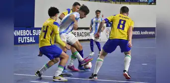 ¡Bicampeón invicto! Argentina vence por 2-0 a Brasil y vuelve a ganar el título del Sudamericano de Futsal Sub-17 ¡Bicampeón invicto! Argentina vence por 2-0 a Brasil y vuelve a ganar el título del Sudamericano de Futsal Sub-17