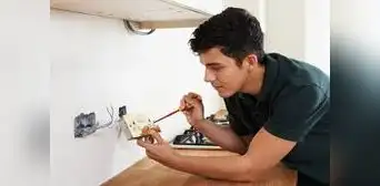 “Una decisión que salva vidas”, el spot para alertar el riesgo de los productos eléctricos falsificados “Una decisión que salva vidas”, el spot para alertar el riesgo de los productos eléctricos falsificados