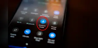 ¿Por qué en tus vuelos piden activar el modo avión de tu teléfono y qué ocurriría si ignoras la indicación? ¿Por qué en tus vuelos piden activar el modo avión de tu teléfono y qué ocurriría si ignoras la indicación?