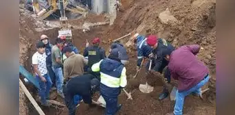 Tragedia en Huancavelica: 2 personas mueren sepultadas por colapso de muro en obra de construcción Tragedia en Huancavelica: 2 personas mueren sepultadas por colapso de muro en obra de construcción