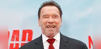 Arnold Schwarzenegger paga a Warner Bros 1 dólar anual por casi 30 años por esta peculiar razón Arnold Schwarzenegger paga a Warner Bros 1 dólar anual por casi 30 años por esta peculiar razón