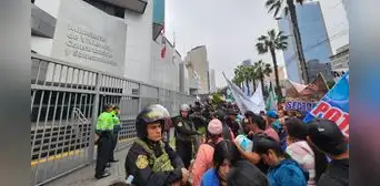 Vecinos de Ate, Santa Anita y El Agustino protestan por falta de agua y desagüe: "Los silos han colapsado" Vecinos de Ate, Santa Anita y El Agustino protestan por falta de agua y desagüe: "Los silos han colapsado"