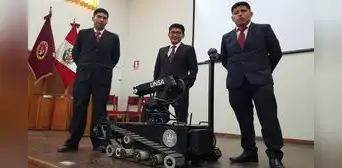 Estudiantes de la UNSA de Arequipa crean robot desactivador de explosivos y se gradúan de ingenieros: “Podría entregarse a las Fuerzas Armadas” Estudiantes de la UNSA de Arequipa crean robot desactivador de explosivos y se gradúan de ingenieros: “Podría entregarse a las Fuerzas Armadas”