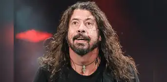 Dave Grohl, líder de Foo Fighters, admite infidelidad y revela tener una hija fuera de su matrimonio Dave Grohl, líder de Foo Fighters, admite infidelidad y revela tener una hija fuera de su matrimonio