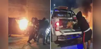 Pobladores de Sullana detienen a ladrón para golpearlo y luego le prenden fuego a su moto Pobladores de Sullana detienen a ladrón para golpearlo y luego le prenden fuego a su moto