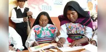 Perú redujo solo el 1% de su tasa de analfabatismo en la última década: mujeres de zonas rurales son las más afectadas Perú redujo solo el 1% de su tasa de analfabatismo en la última década: mujeres de zonas rurales son las más afectadas