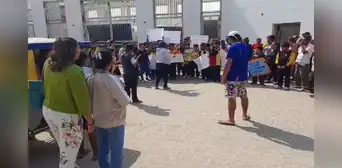 Colegio emblemático Carlos Salaverry en Sullana sigue paralizada desde hace 9 años: padres exigen reinicio de obras Colegio emblemático Carlos Salaverry en Sullana sigue paralizada desde hace 9 años: padres exigen reinicio de obras