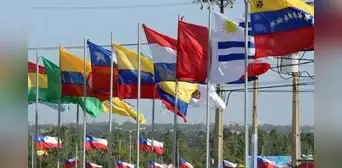 La bandera nacional con más colores en el mundo está en América: tiene 12 tonalidades distintas La bandera nacional con más colores en el mundo está en América: tiene 12 tonalidades distintas