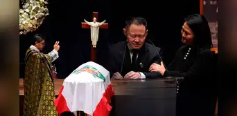 "Misa de cuerpo presente se convirtió en un mitin político", así informó EFE sobre el entierro de Alberto Fujimori "Misa de cuerpo presente se convirtió en un mitin político", así informó EFE sobre el entierro de Alberto Fujimori