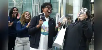 Inicia la venta del iPhone 16 con largas filas: así se celebra el estreno del nuevo celular de Apple
