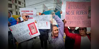 Padres protestan frente a hospital Almenara: denuncian ausencia de pediatra oncológico Padres protestan frente a hospital Almenara: denuncian ausencia de pediatra oncológico