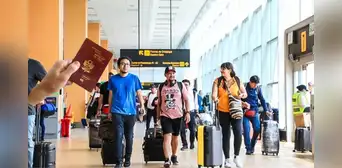Se cuadruplicó el número de peruanos que abandonan el país: expertos explican el porqué del aumento de emigración