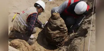 Hallazgo en Perú: arqueólogos desentierran fardos funerarios de más de 800 años de antigüedad en Ica Hallazgo en Perú: arqueólogos desentierran fardos funerarios de más de 800 años de antigüedad en Ica