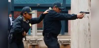 Ministro del Interior pretende que policías denunciados por usar sus armas de fuego sean juzgados en tribunales militares